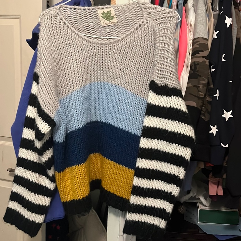 Sweater that looks knitted